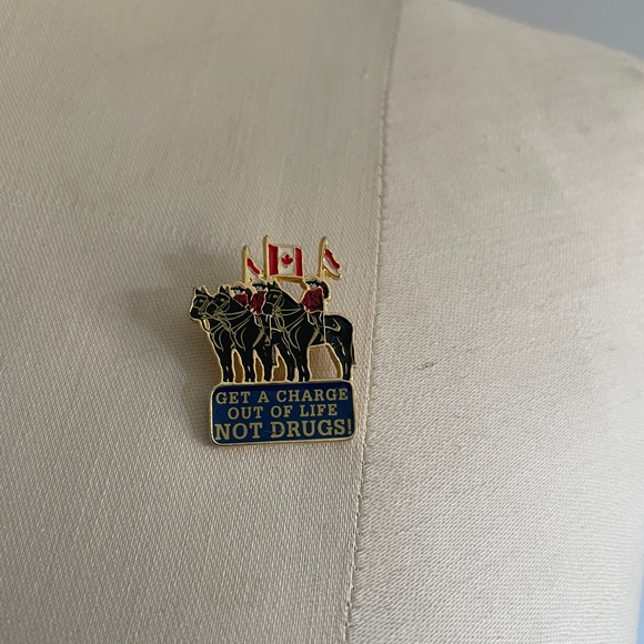 Vintage RCMP Anti-Drug Pin - Picture 1 of 4